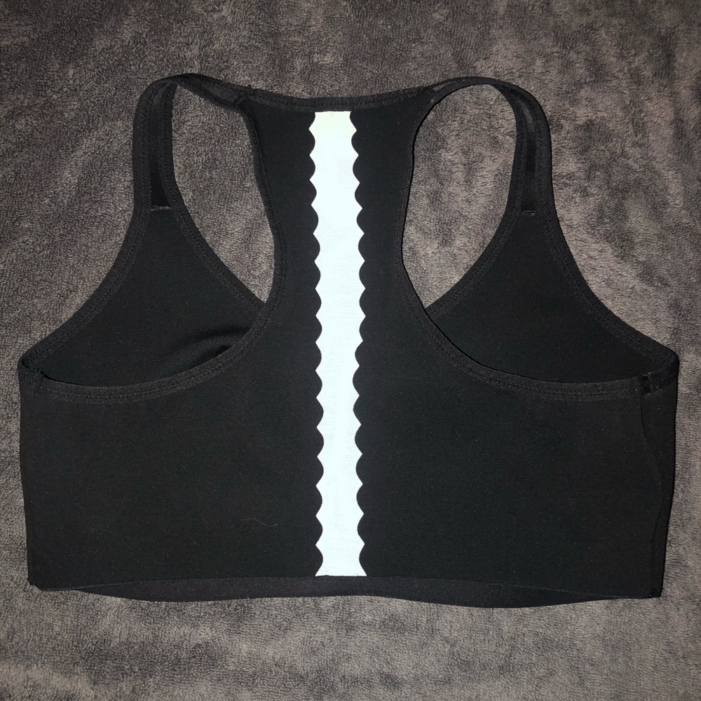 Black sports bra